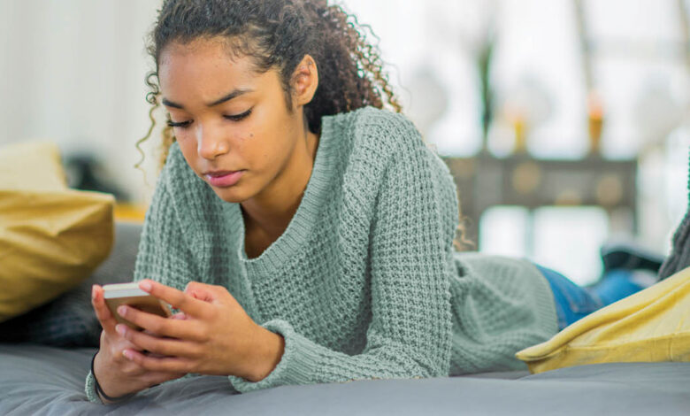 Social Media and Teen Self-Esteem: 7 Ways Online Platforms Are Shaping Adolescent Mental Health